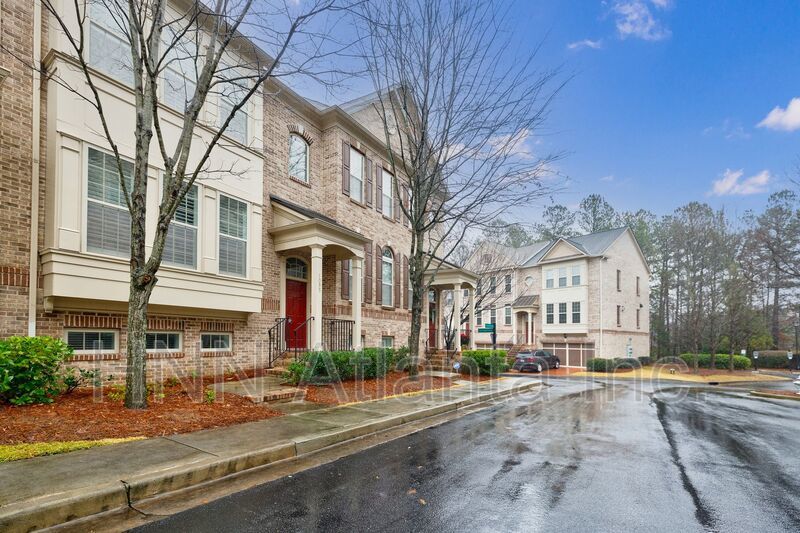 3 Bedroom Rental – 1095 E Paces Ln, Atlanta, GA, 30326